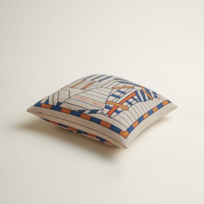 ホームテキスタイル：プレード、クッション、カシミヤ | Hermès